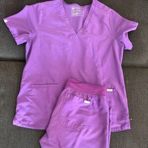Ultra violet woman’s Scrub Set by FIGS